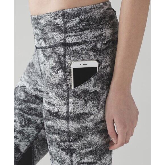 Lululemon Pace Rival Crop Tights 22” Luxtreme Hazy Days Black White sz 6 / S - Picture 8 of 15